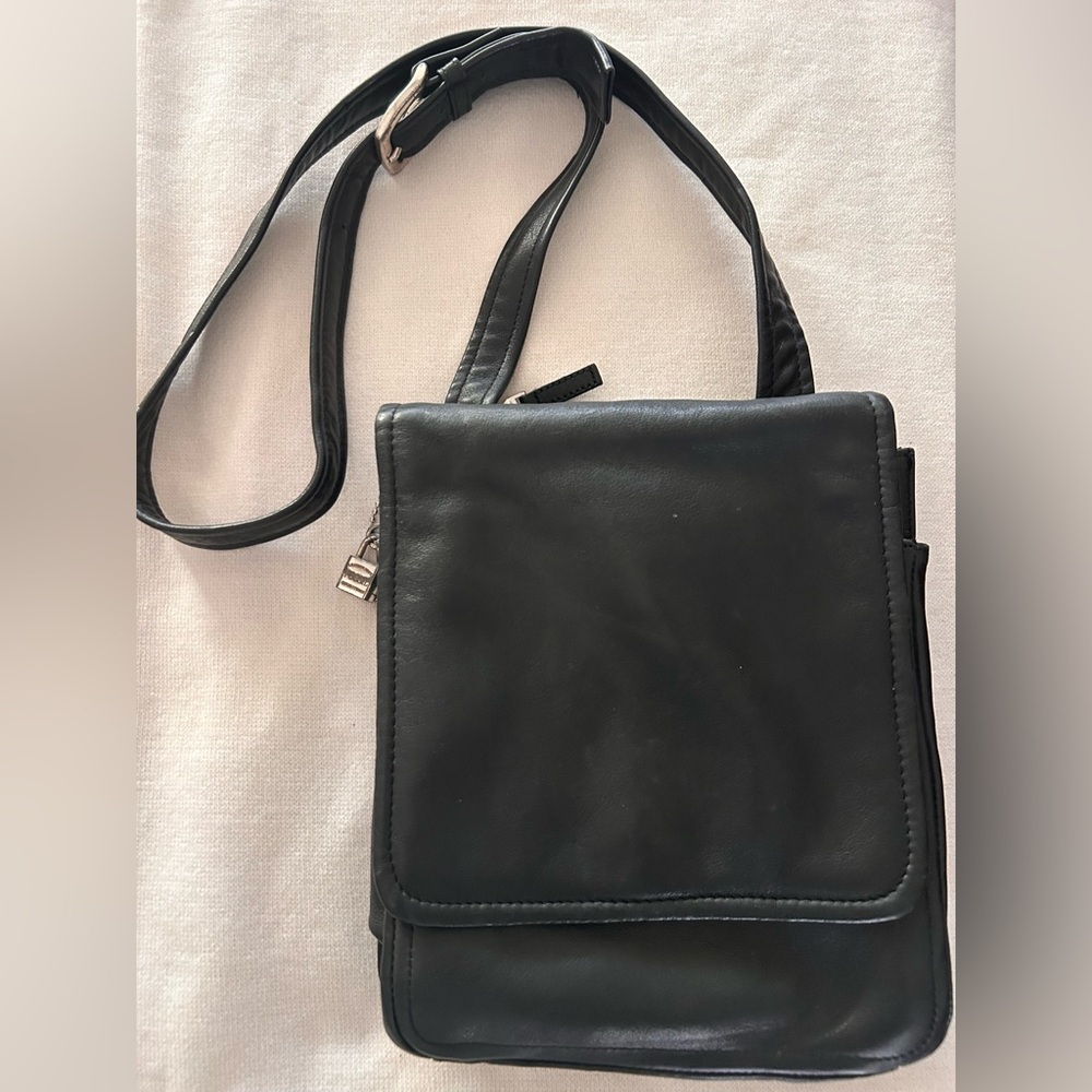 Vintage Fossil Black Soft Pebbled Leather Crossbody Bag